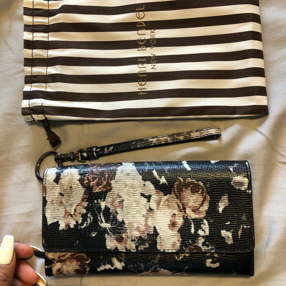 HENRI BENDEL Uptown Organizer wristlet